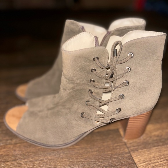 Peep toe booties - Picture 4 of 9